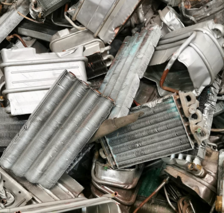 Residuos metálicos apilados