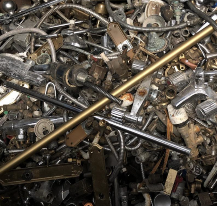 Residuos metálicos apilados